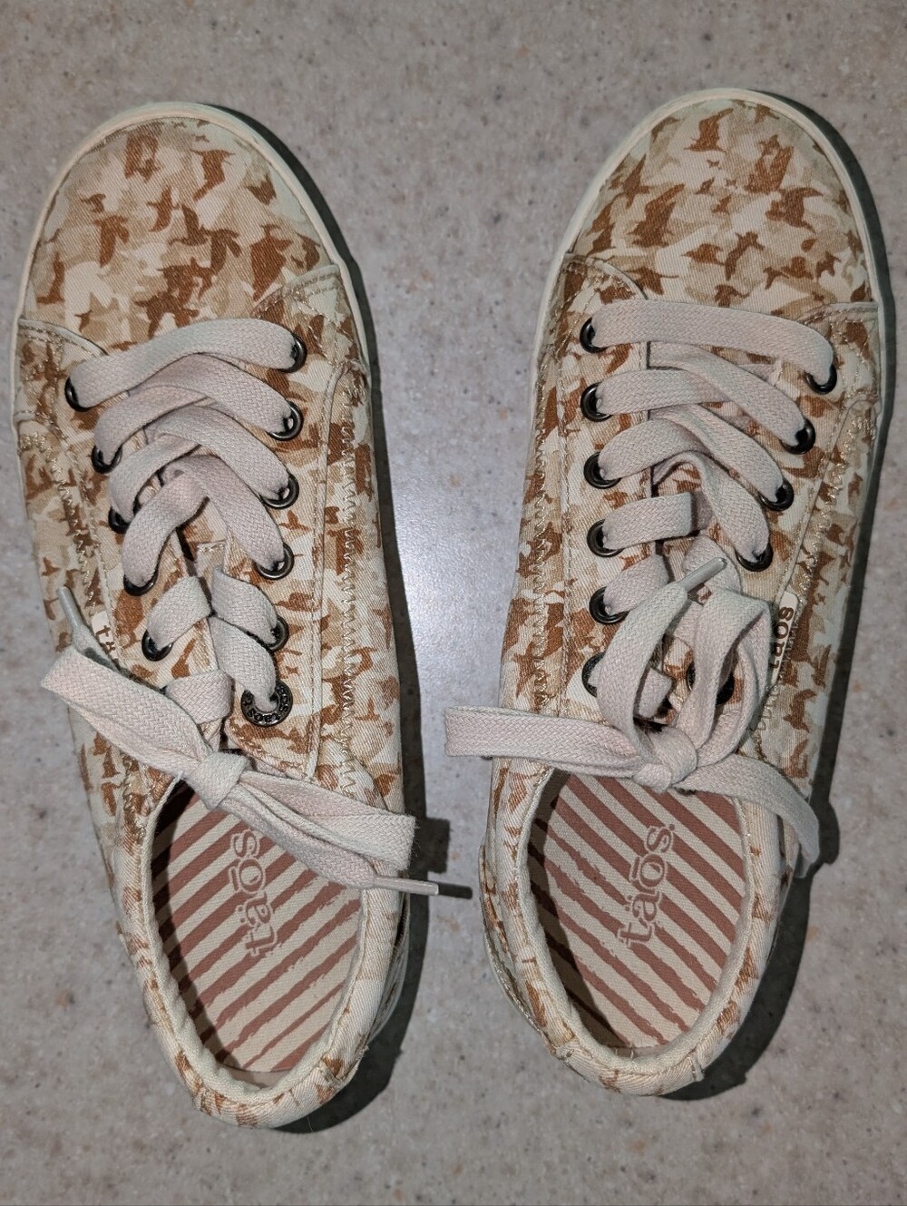 Taos Footwear star color desert camo Size 8